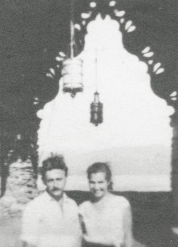 Slobodkina with husband Ilya Bolotowsky at Yaddo, 1934.