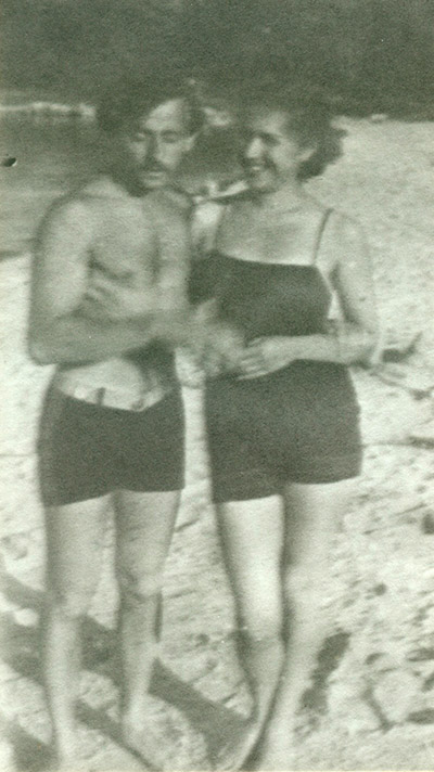 Slobodkina and Ilya Bolotowsky at the beach in Connecticut, ca. 1934.